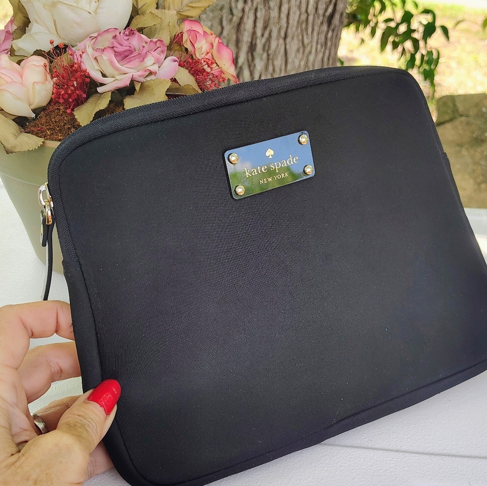 KATE SPADE NEW YORK "OUT OF THE OFFICE" NEOPRENE CLUTCH NWOT